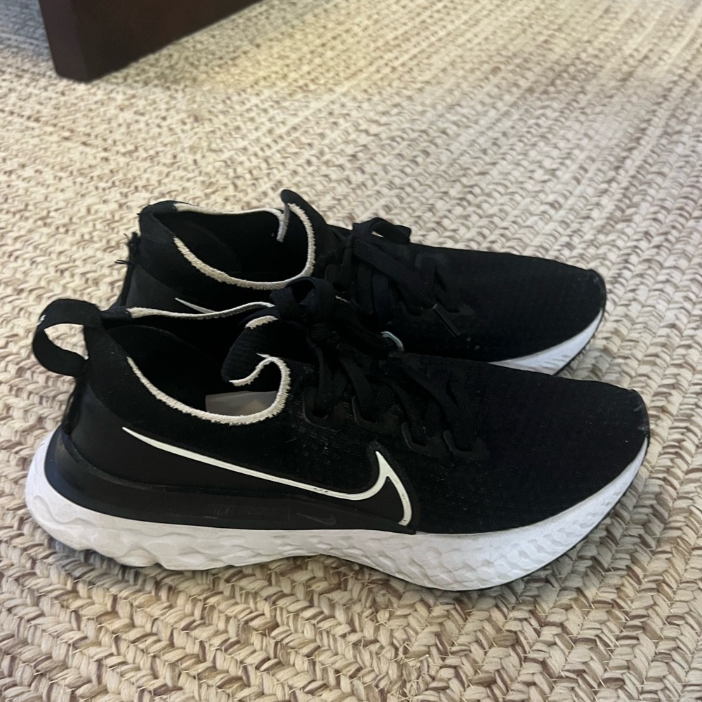 Nike React Infinity Run Sneakers in Black and White - Picture 6 of 6
